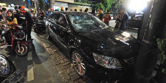 Toyota Camry Tabrak Belasan Orang di Jl Tendean Jaksel