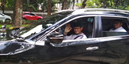 Berangkat Salat Jumat, Sandiaga Uno Dijemput Dahnil Anzar