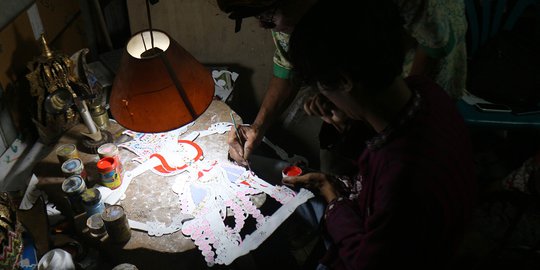Nyantrik Nyungging Wayang