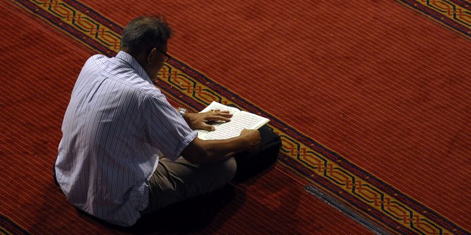 Kesal Disindir, Jemaah Masjid Kembalikan Karpet Sumbangan Caleg NasDem Malut