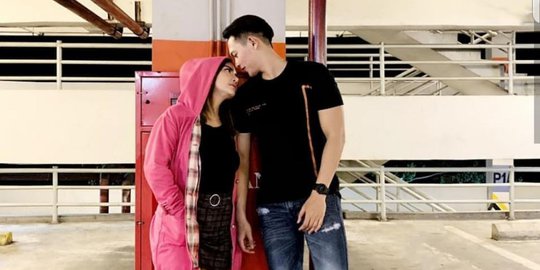 Resmi Putus dari Elly Sugigi, Irfan Sebaztian Mesra dengan Irma Darmawangsa