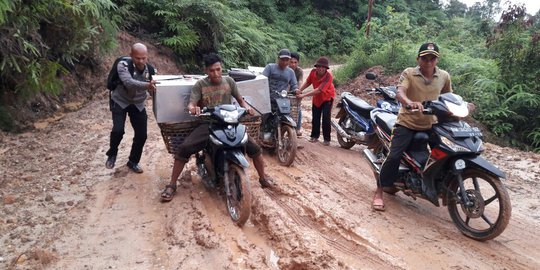 Bertaruh Nyawa Demi Pemilu di Kalimantan Barat