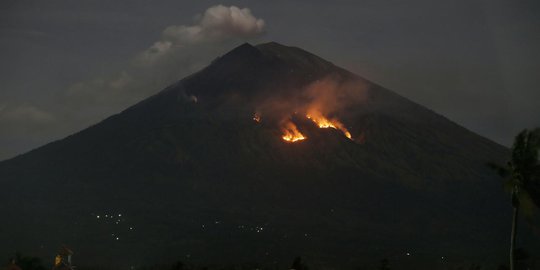 Kembali Erupsi, Aktivitas Gunung Agung Masih Tinggi