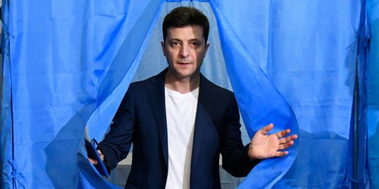 Komedian Volodymyr Zelensky Terpilih Jadi Presiden Ukraina