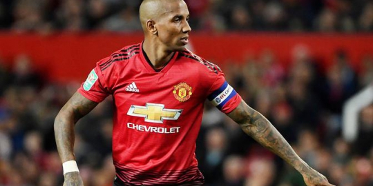 Ashley Young Pastikan MU Siap Hadapi Manchester City