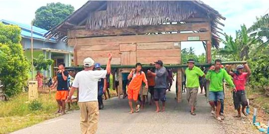 Diusir Caleg Gagal, Warga Kolaka Utara Angkat Kaki dan Rumah