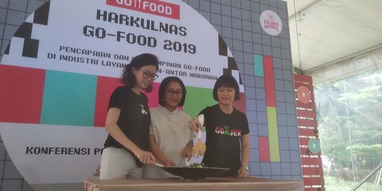 Gelar Hari Kuliner Nasional, Go-Food Bagi-Bagi Emas Batangan ke Pelanggan
