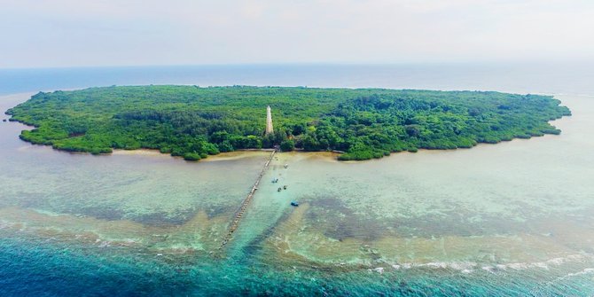 Magnet Keindahan Alam Pulau Biawak Dan Potensi Wisata Di