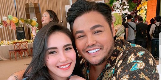 Ivan Gunawan: Ayu Ting Ting Enggak Boleh Pulang ke Indonesia