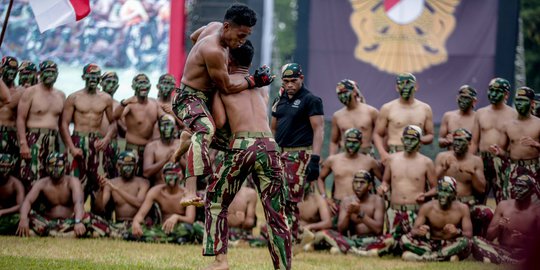 Aksi Prajurit Kopassus Tampilkan Gaya Tarung Bebas