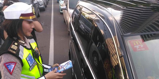 Lewat ETLE, Polisi Bisa Deteksi Pengemudi Gunakan Ponsel Saat Mengemudi
