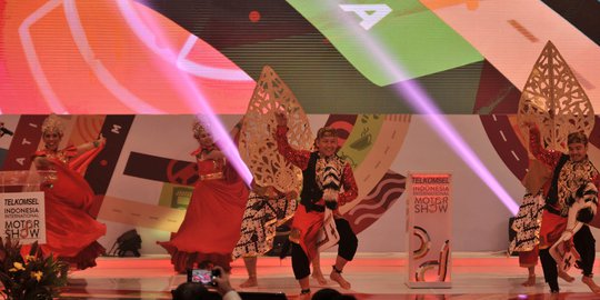 Tarian Tradisional Meriahkan Pembukaan IIMS 2019