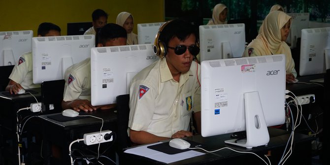 Pertama di Indonesia, Siswa Tunanetra Banyuwangi Ikut UNBK