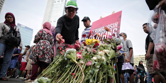 TKN Milenial Gelar Aksi Tabur Bunga di CFD