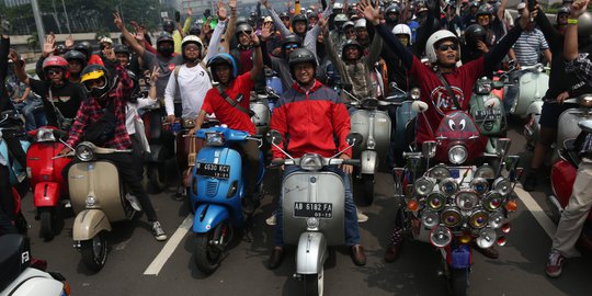 Gubernur Anies Ikut Ramaikan Indonesia Vespa Day ke-73