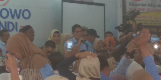 Disambut Emak-emak, Sandiaga Minta Relawan Kawal Penghitungan Suara