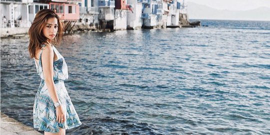 Nikita Willy Foto Dipeluk Pria, Perut Buncitnya Menjadi Sorotan