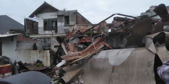  Truk  Tangki Bekas  Muat Minyak Goreng Meledak Satu Pekerja 