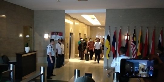 Geledah Kantor Mendag Enggar, KPK Bawa 3 Koper Isi Dokumen