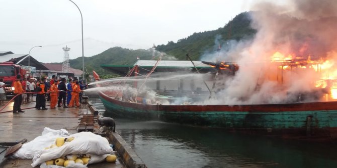 Kapal Nelayan Terbakar di Sibolga, 2 ABK Tewas