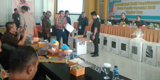 Protes Tak Dapat Snack Hingga Salah Masuk Model DA Warnai Pleno di Palembang