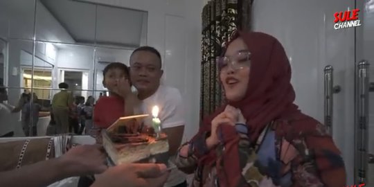 Wow! Putrinya Ulang Tahun ke-18, Sule Berikan Hadiah Emas dan Rumah