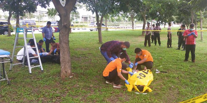 Polisi Amankan Koper Milik WNA tergantung di Taman Bandara Soekarno-Hatta