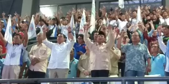 Hadiri Peringatan Buruh di Senayan, Prabowo Diteriaki 'Presiden'