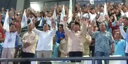Tanpa Sandiaga, Prabowo Hadiri Peringatan Hari Buruh di Senayan