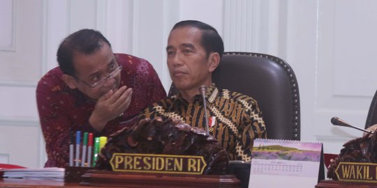 Pulang Kampung ke Solo, Jokowi Disambut Puluhan Karangan Bunga Ucapan Selamat