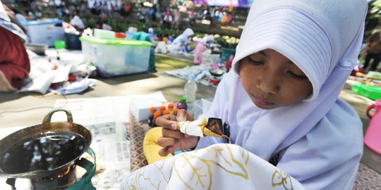 Peringati Hardiknas, Siswa SD Ikut Lomba Membatik di Bogor