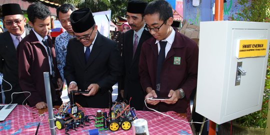 Hardiknas, Bupati Anas Dorong Sekolah Siap Hadapi Revolusi Industri 4.0