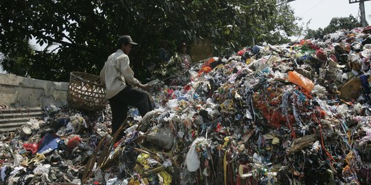 Pemkab Garut Kewalahan, Warga Diminta Bakar Sampah