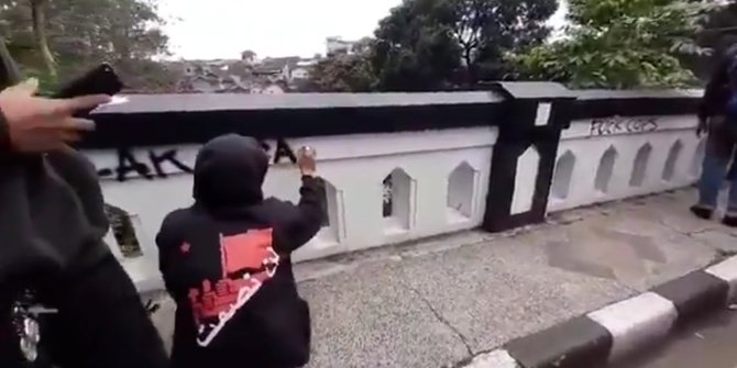 Polisi Buru Pelaku Vandalisme Jembatan Majapahit Malang saat May Day