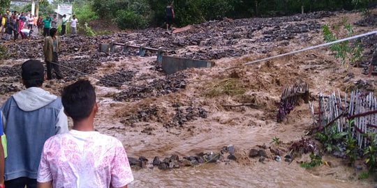 Seorang Warga Hilang Akibat Banjir Bandang di Samosir