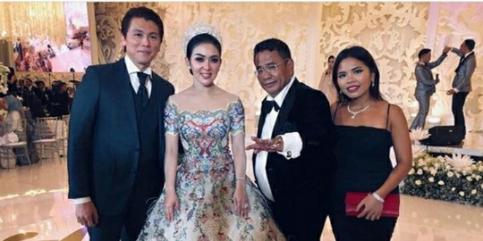 Hadir di Acara Dinner Syahrini, Hotman Paris: Persahabatan Berlanjut