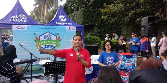 PT Transjakarta Perkenalkan Bus Listrik ke Warga DKI saat CFD