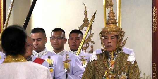 Momen Penobatan Maha Vajiralongkorn Saat Jadi Raja Thailand