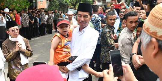 Usai Salat Tarawih, Jokowi Tanya Rencana Pembangunan Stasiun LRT di Bogor