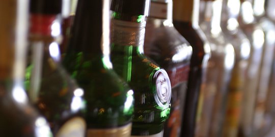 Jelang Ramadan, Satpol PP Palembang Amankan 2 WTS & Ratusan Botol Miras