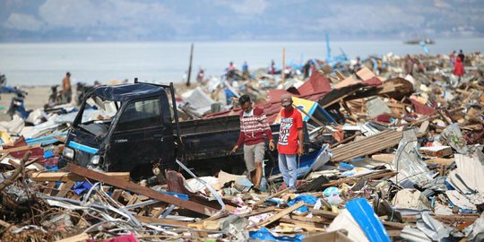 Pemakaman Massal Korban Gempa dan Tsunami Palu Ramai Diziarahi Warga