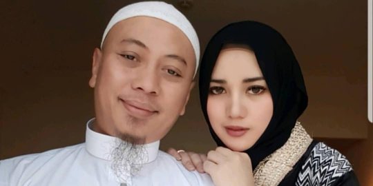 Unggah Foto Mesra Bareng Opick, Bebi Silvana: Ramadan Bersamanya