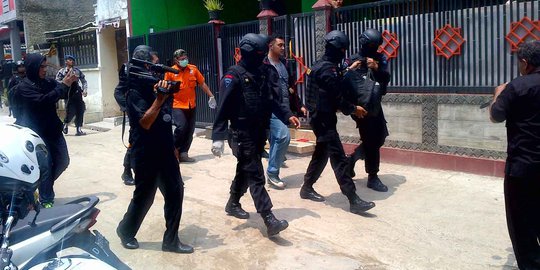 Densus 88 Tangkap 8 Terduga Teroris Kelompok JAD Lampung, 1 Tewas