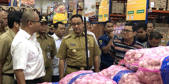 Tinjau Harga Bawang Putih, Anies Kunjungi Pasar Induk Kramat Jati