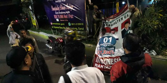 Pencopotan Baliho Pemenangan 02 di Garut Nyaris Bentrok