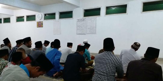Salah Tarawih 'Kilat' di Indramayu, 23 Rakaat Hanya dalam 7 Menit