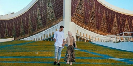 Ammar Zoni Unggah Foto Bareng Istri, Warganet Puji Penampilan Baru Irish Bella