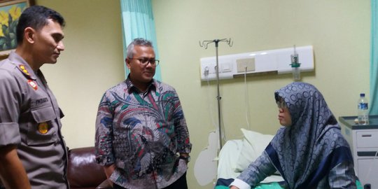 Ketua KPU Jenguk Anggotanya di Bekasi yang Dirawat Akibat Kelelahan