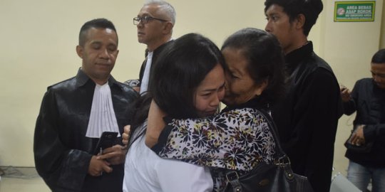 Divonis Bersalah, Anggota DPRD Kota Malang Menangis di Pelukan Ibunda