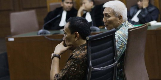 Suap Dana Hibah, Sekjen dan Bendahara KONI Dituntut 4 dan 2 Tahun Penjara